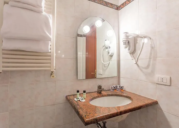 Raeli Luce Otel